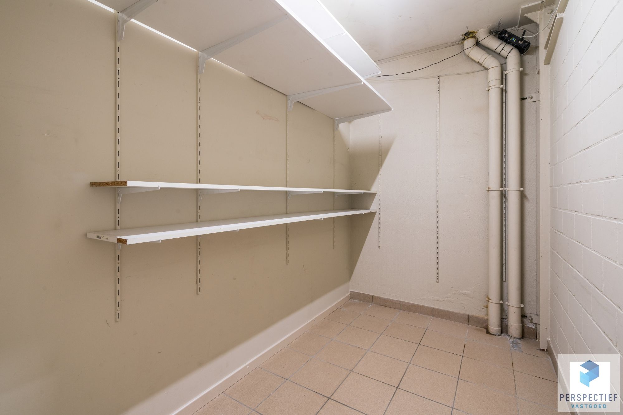 Handelspand met Winkelruimte, Magazijn en Woonst op 1.682 m² foto 20