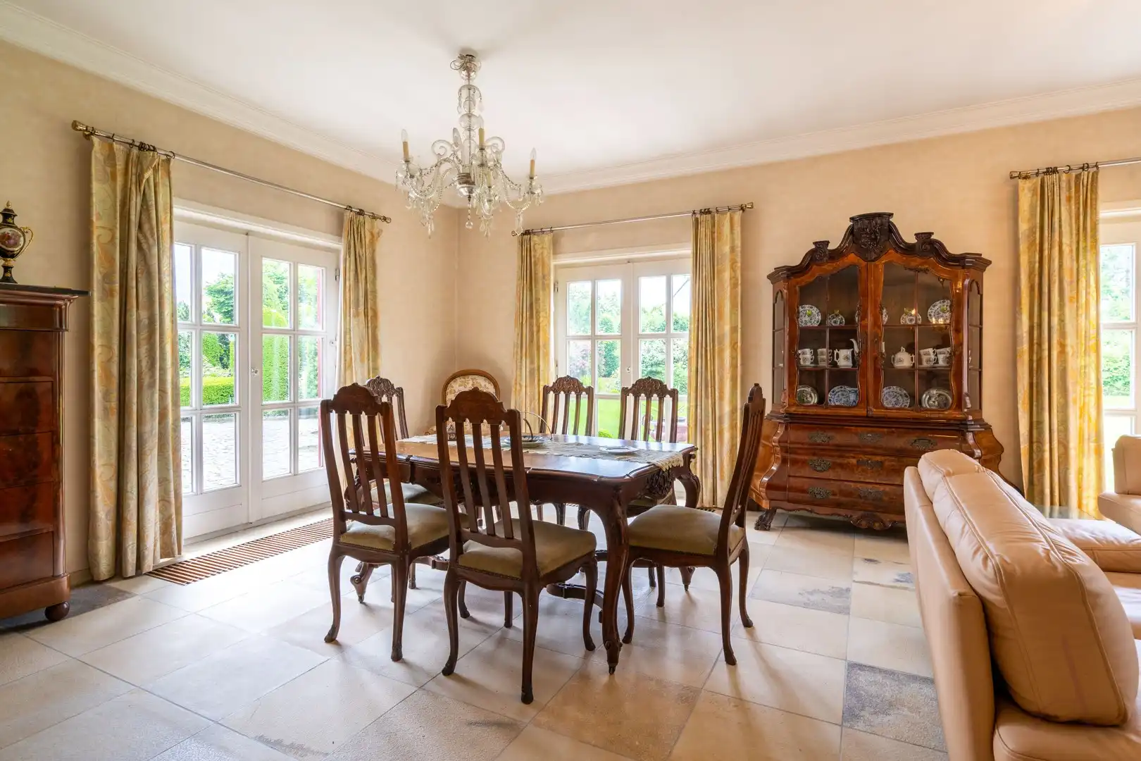 Riante karaktervolle villa met parktuin op ruim 1 hectare foto 7