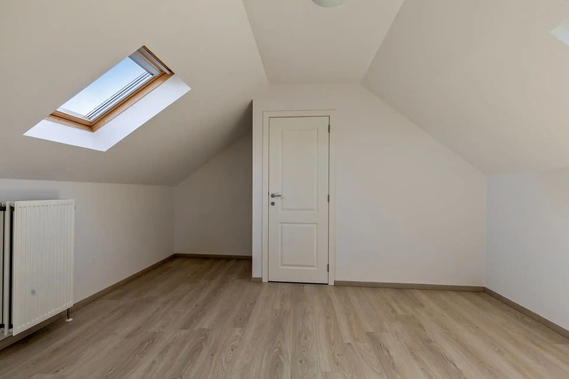 Nieuwbouw van 2012 in rustige straat foto 20