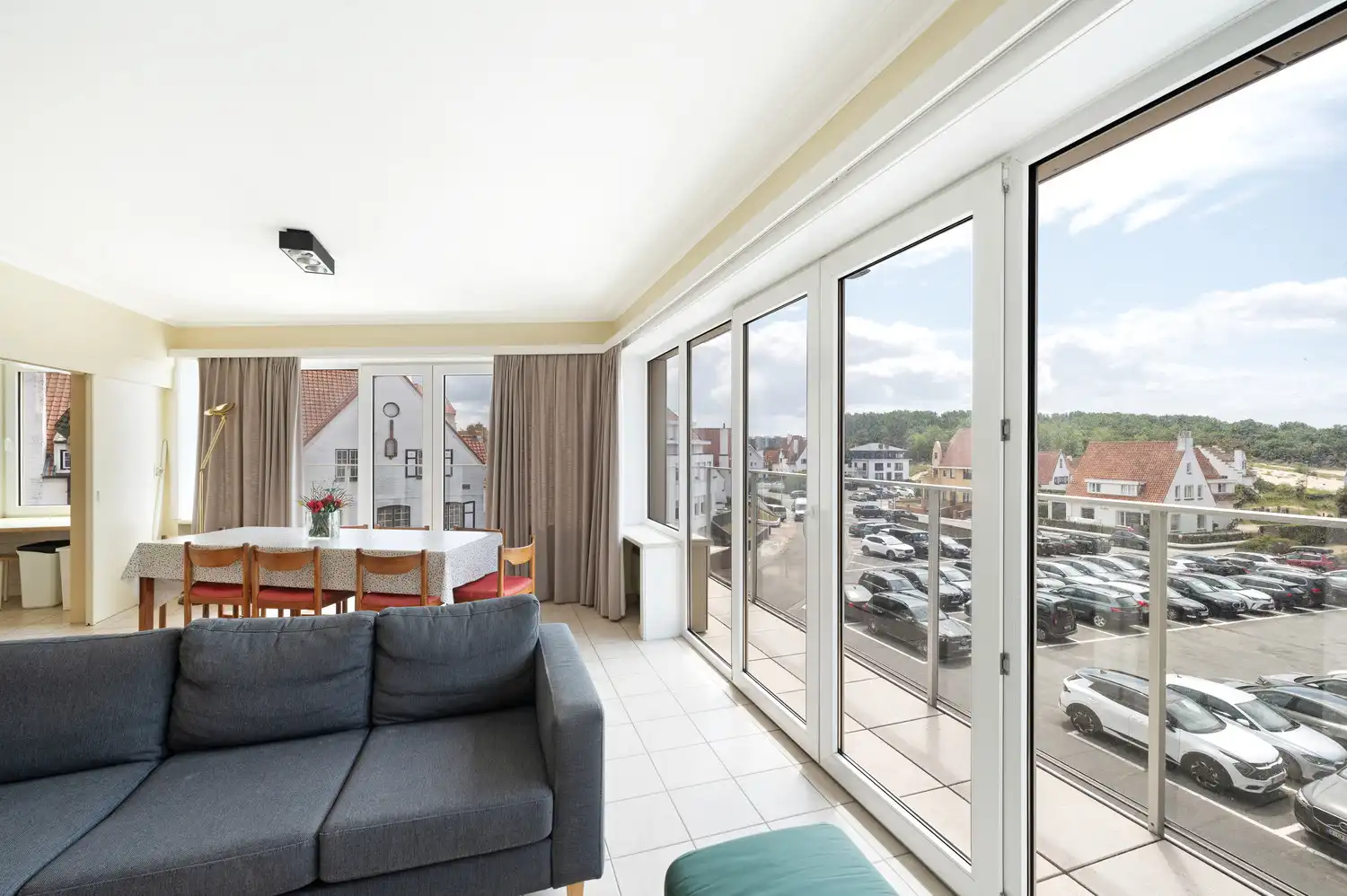 Hoekappartement met vijf slaapkamers op toplocatie in Duinbergen foto 2