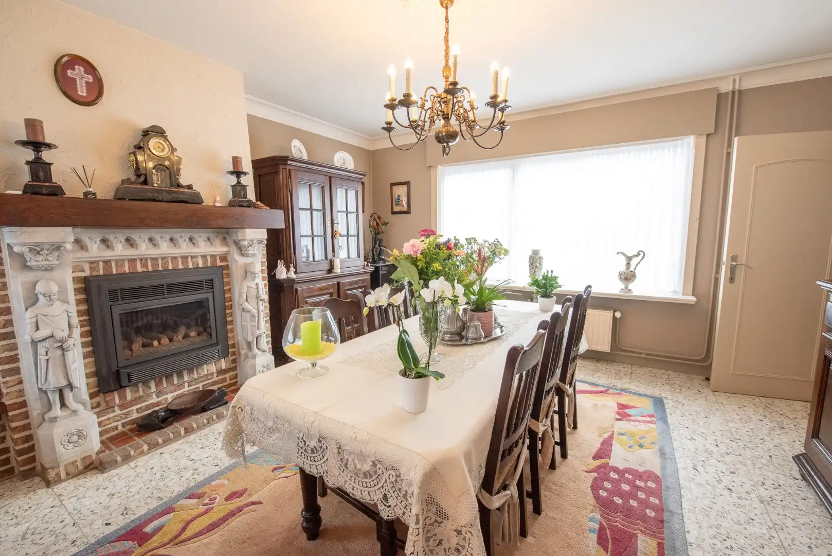 Goed onderhouden, open bebouwing met 3 slaapkamers op 831 m² foto 12
