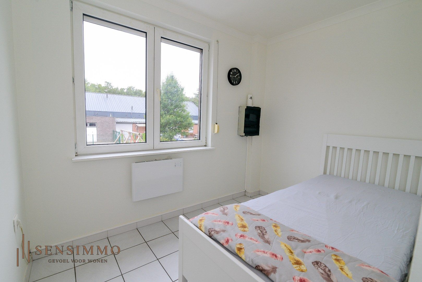 Gerenoveerd appartement met terras en 2 slaapkamers in Genk foto 10