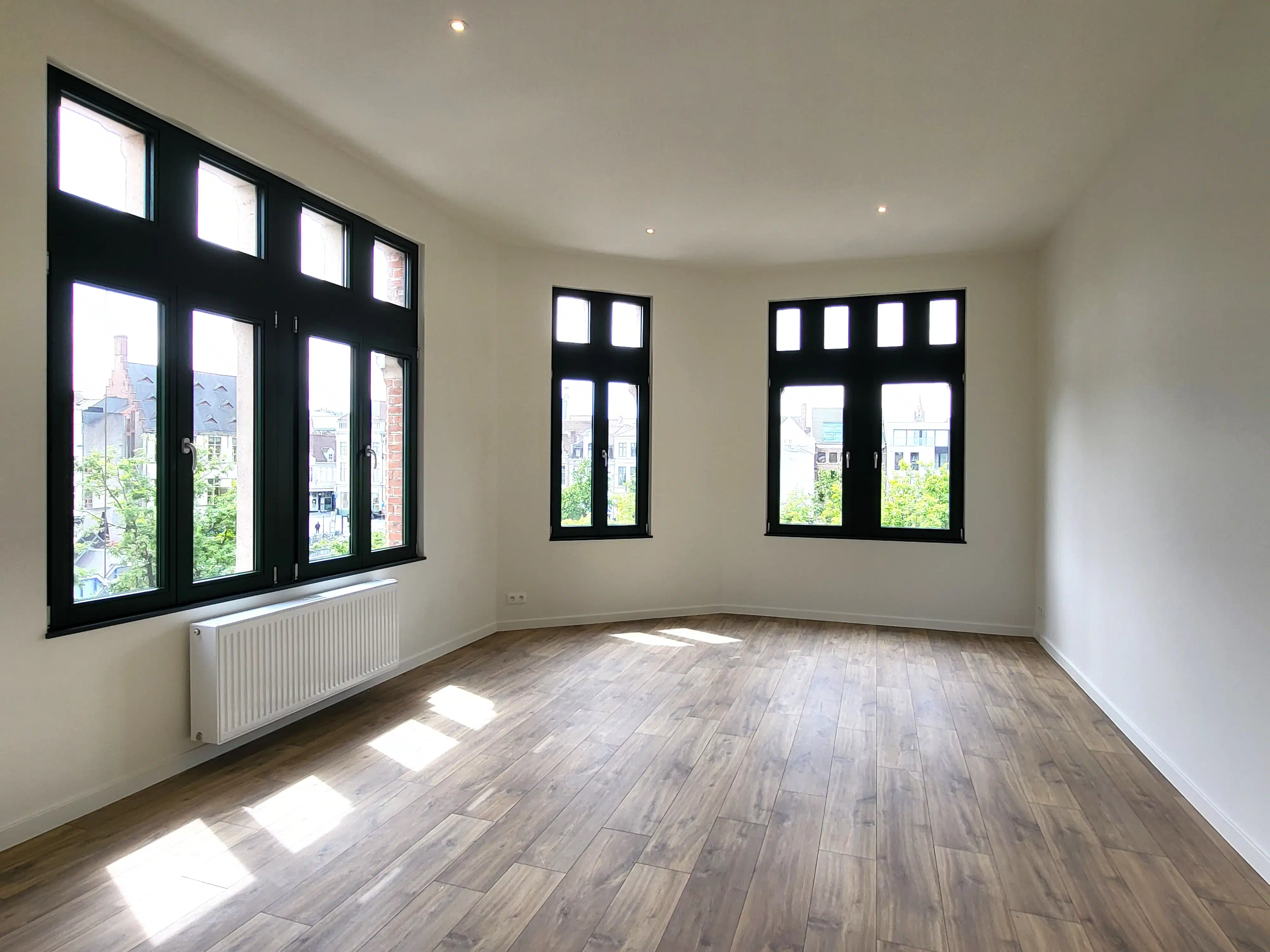 Volledig gerenoveerd appartement met 2 slaapkamers in het hart van Gent.  foto 14