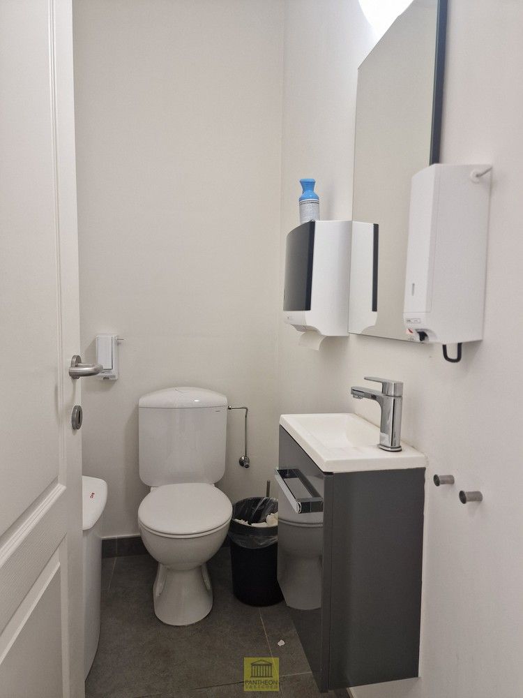 Instapklaar handelspand te huur in het bruisende centrum van Ninove foto 6