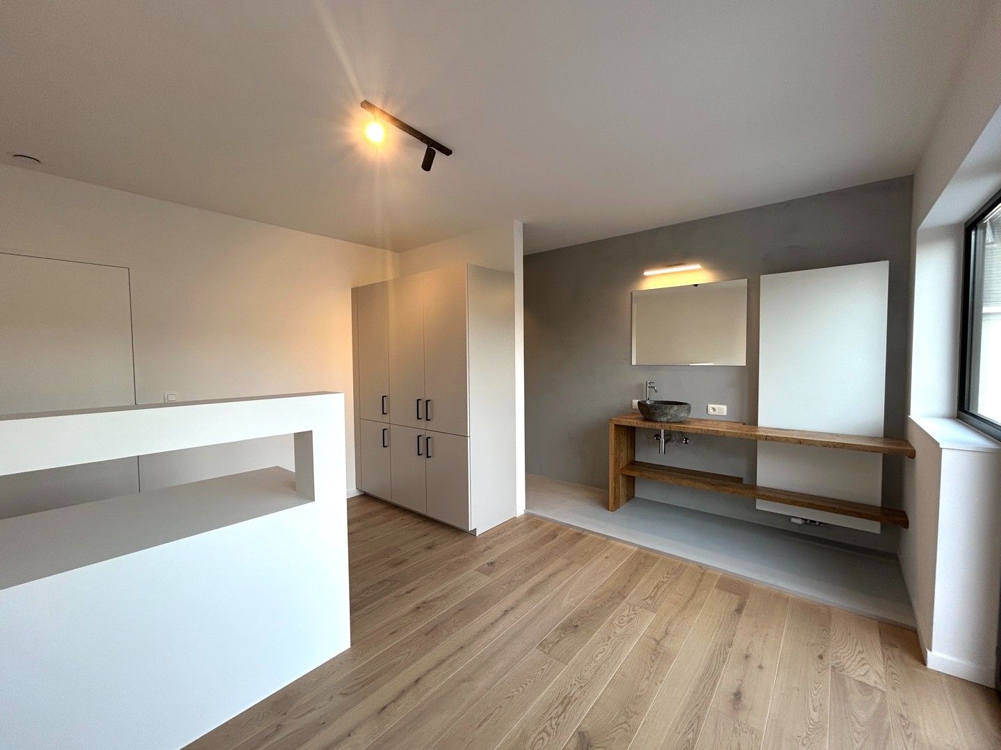 Volledig gerenoveerd duplex-appartement met 3 ruime slaapkamers te centrum Tielt! foto 11