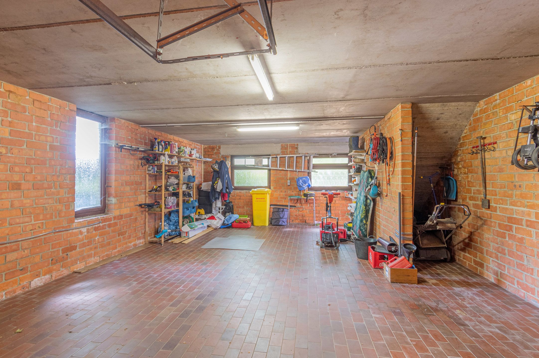Riante woning met grote praktijkruimte foto 45
