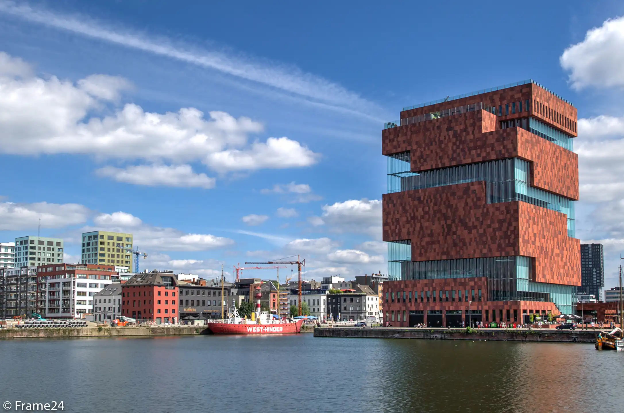 ANTWERPEN - Gemeubeld appartement met zicht op het MAS foto {{pictureIndex}}