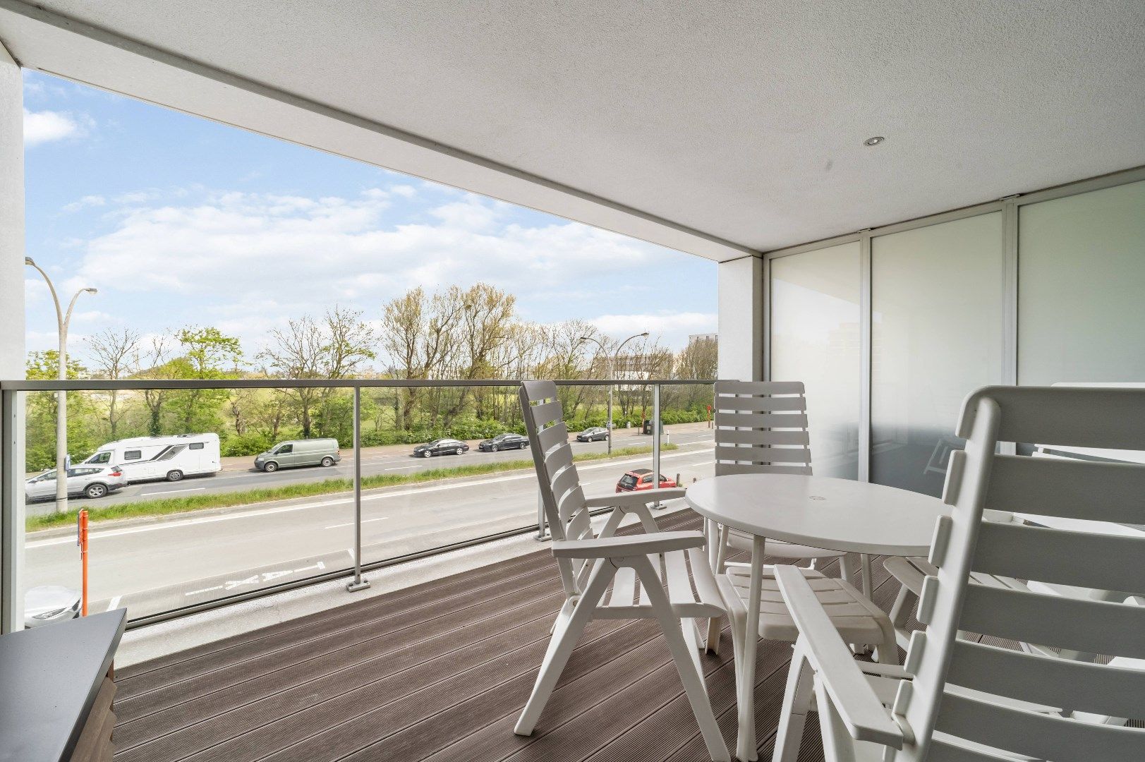 APPARTEMENT MET ZONNETERRAS OP WANDELAFSTAND VAN DE ZEEDIJK VAN MARIAKERKE foto 4