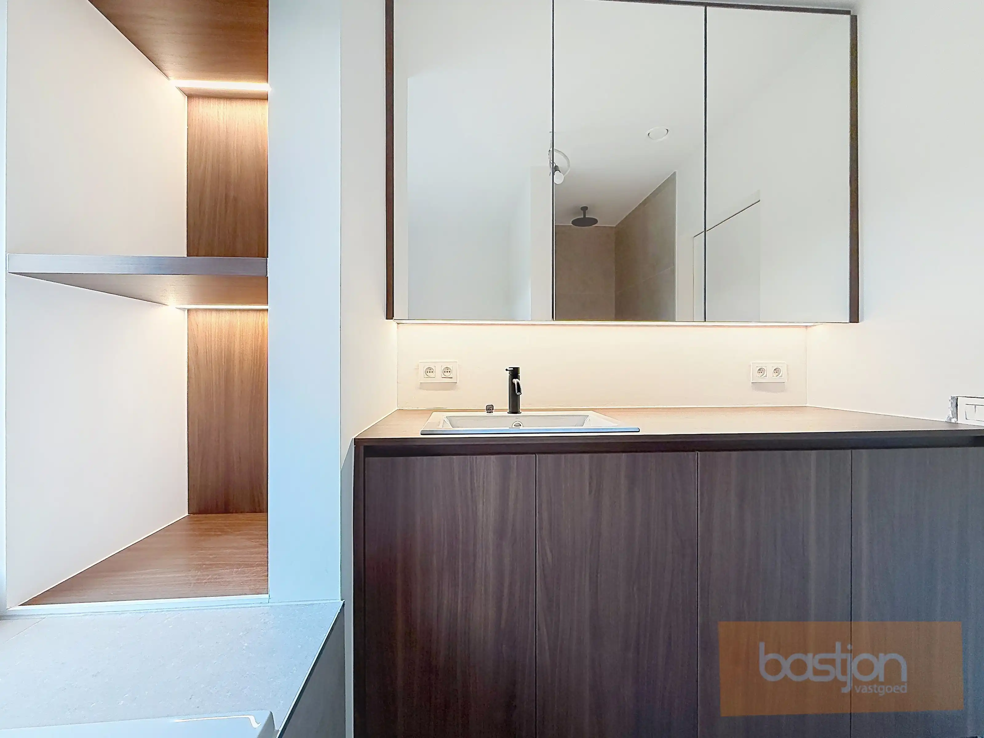 Volledig gerenoveerde, lichtrijke woning met uitzicht op het Preshoekbos foto 20