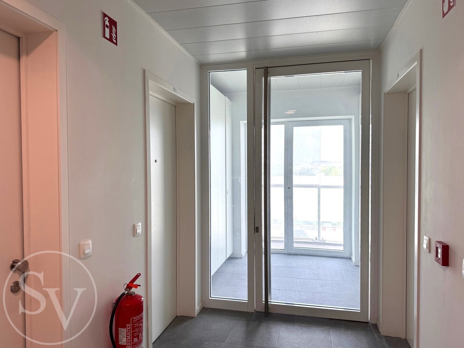 Studentenkamer met terras, kelder en parking. foto 5