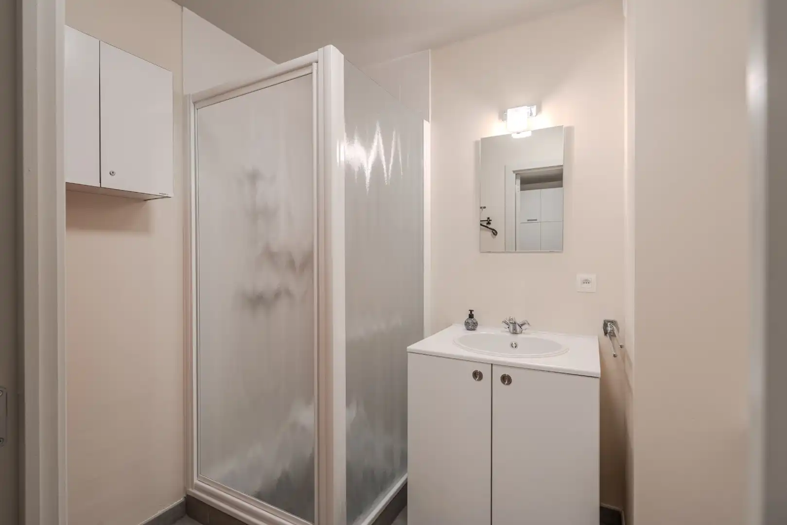 Instapklare gelijkvloerse studio nabij zee foto 9