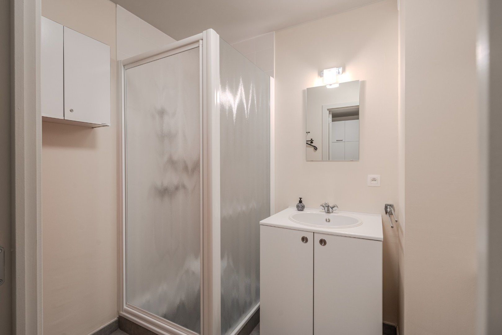 Instapklare gelijkvloerse studio nabij zee foto 9