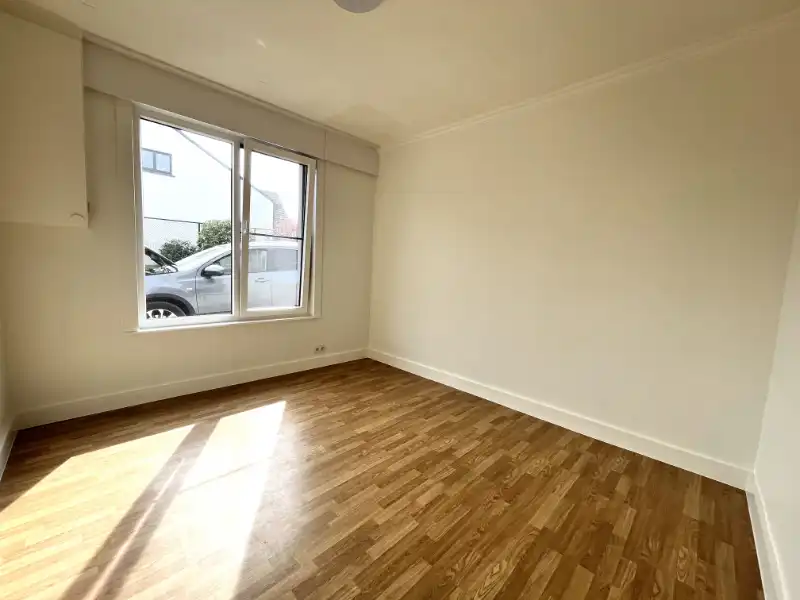 Landelijk gelegen woning met tuin en 3 garages foto 15