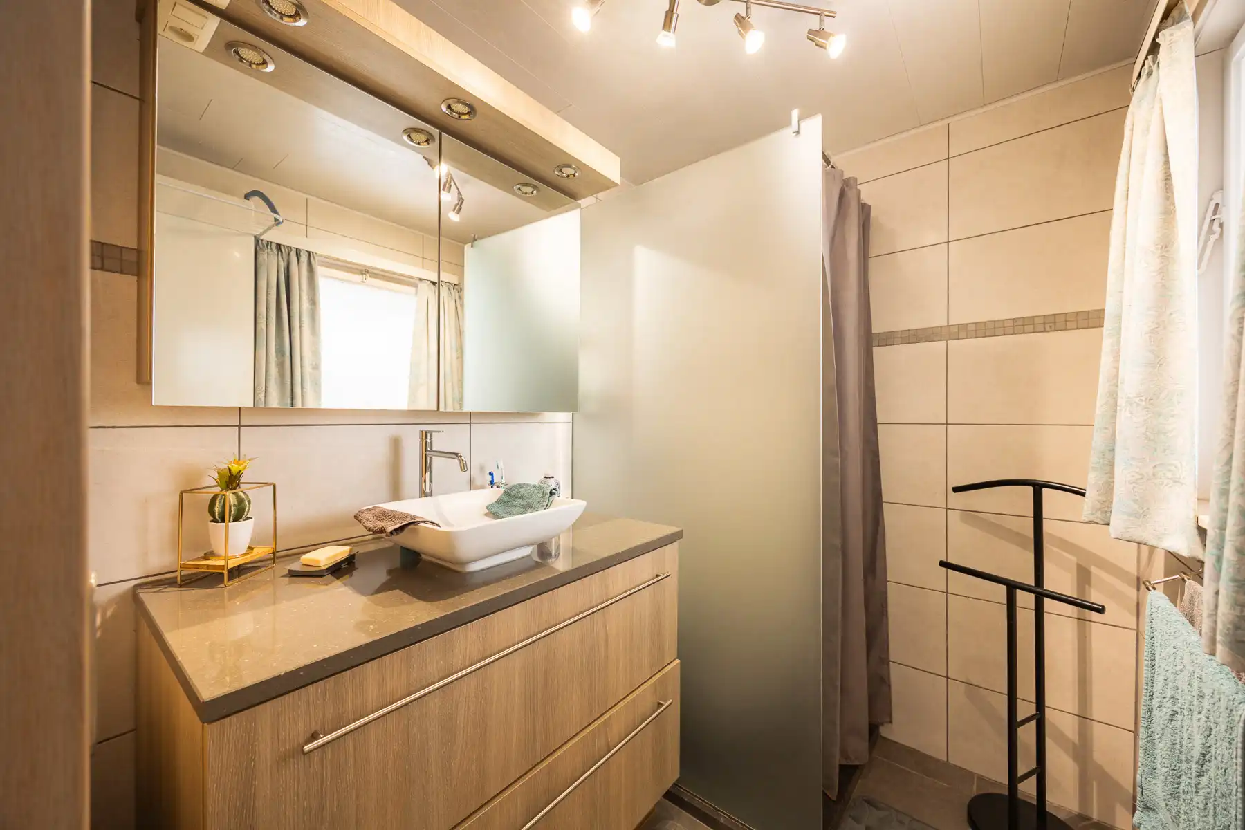 Charmante, uitmuntend onderhouden woning op een ruim perceel foto 11