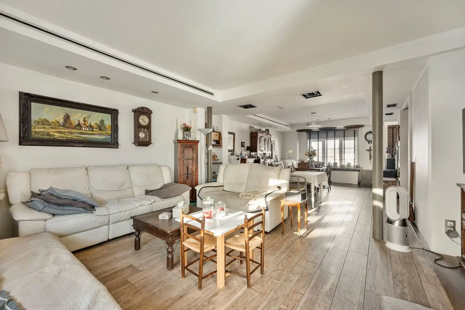 Gebouw waar het gezellige restaurant "De Vondel" is ondergebracht met woonst en voldoende parking op eigen terrein foto 20