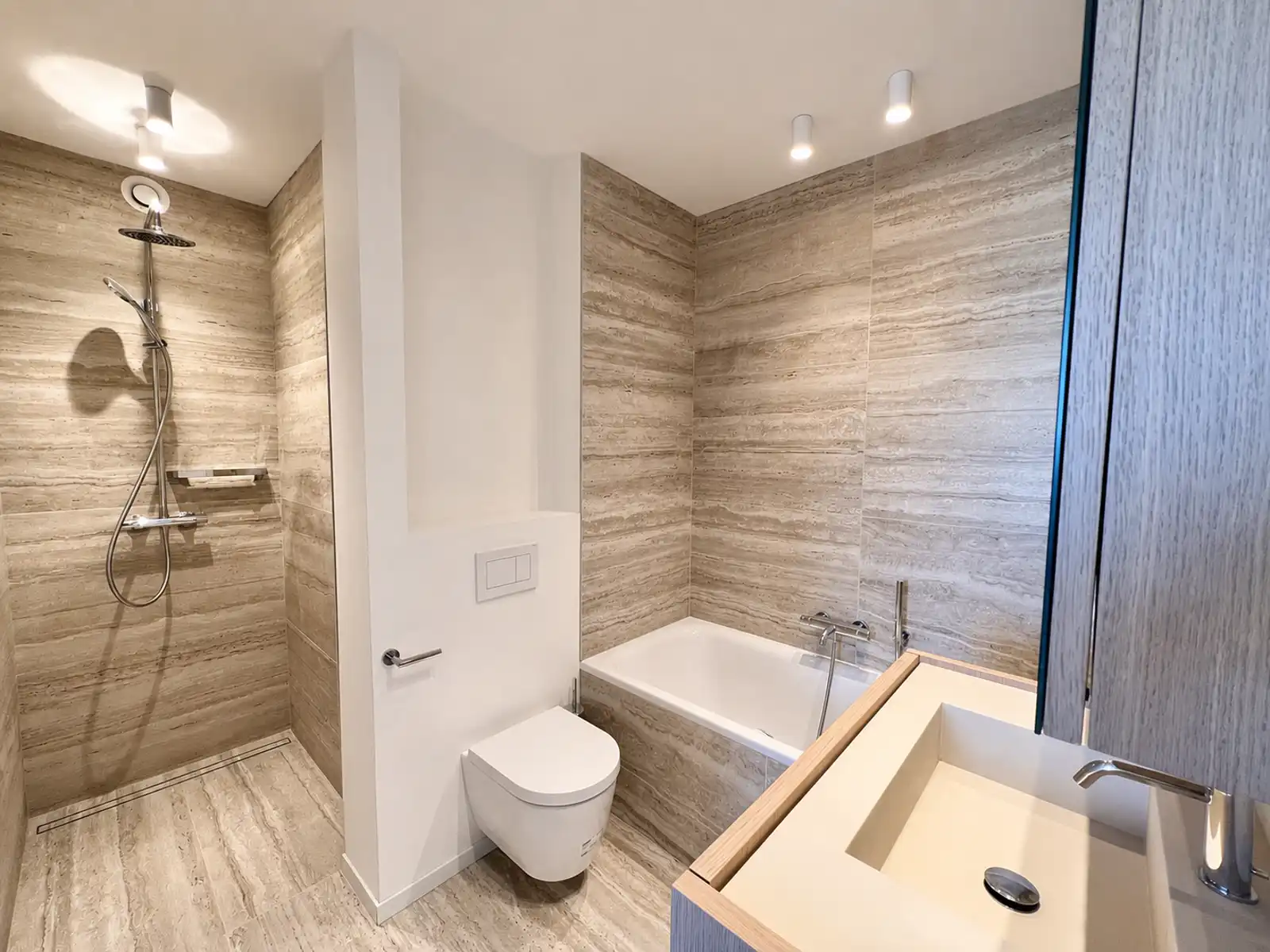 Zeer ruime duplex-penthouse op toplocatie in Het Zoute foto 15