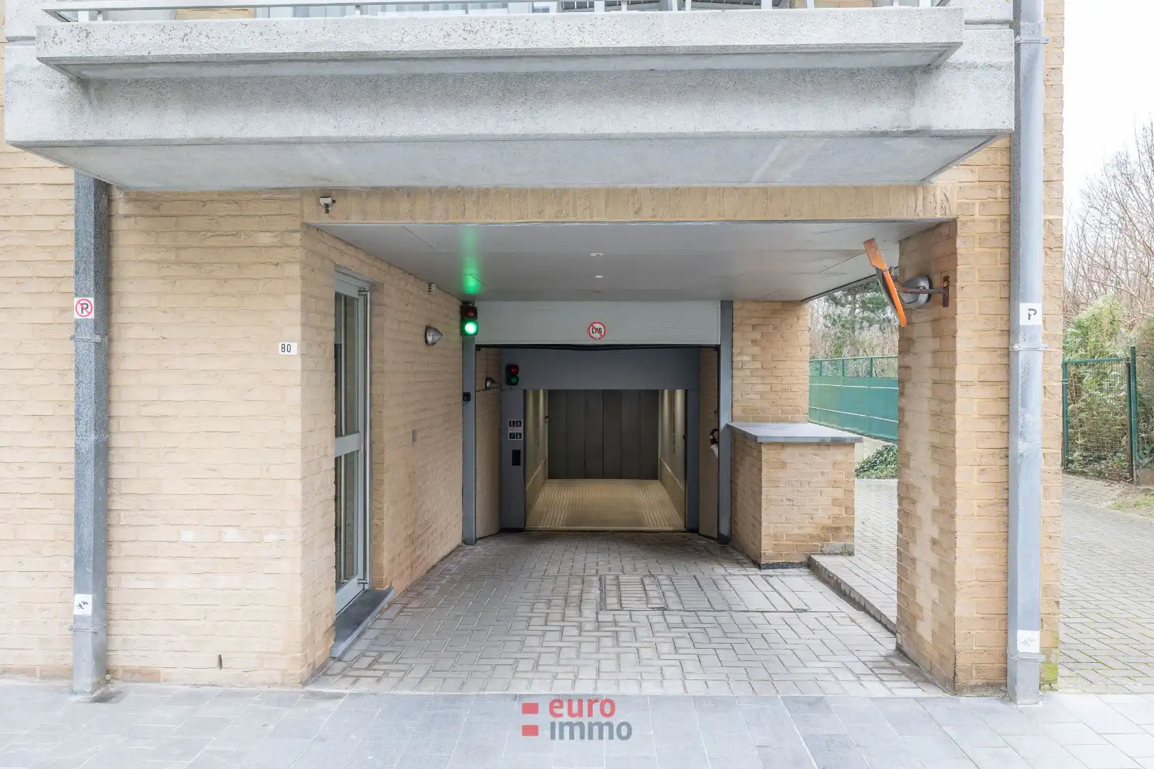 Vlot inrijdbare autostaanplaats op centrale locatie in Nieuwpoort foto 2