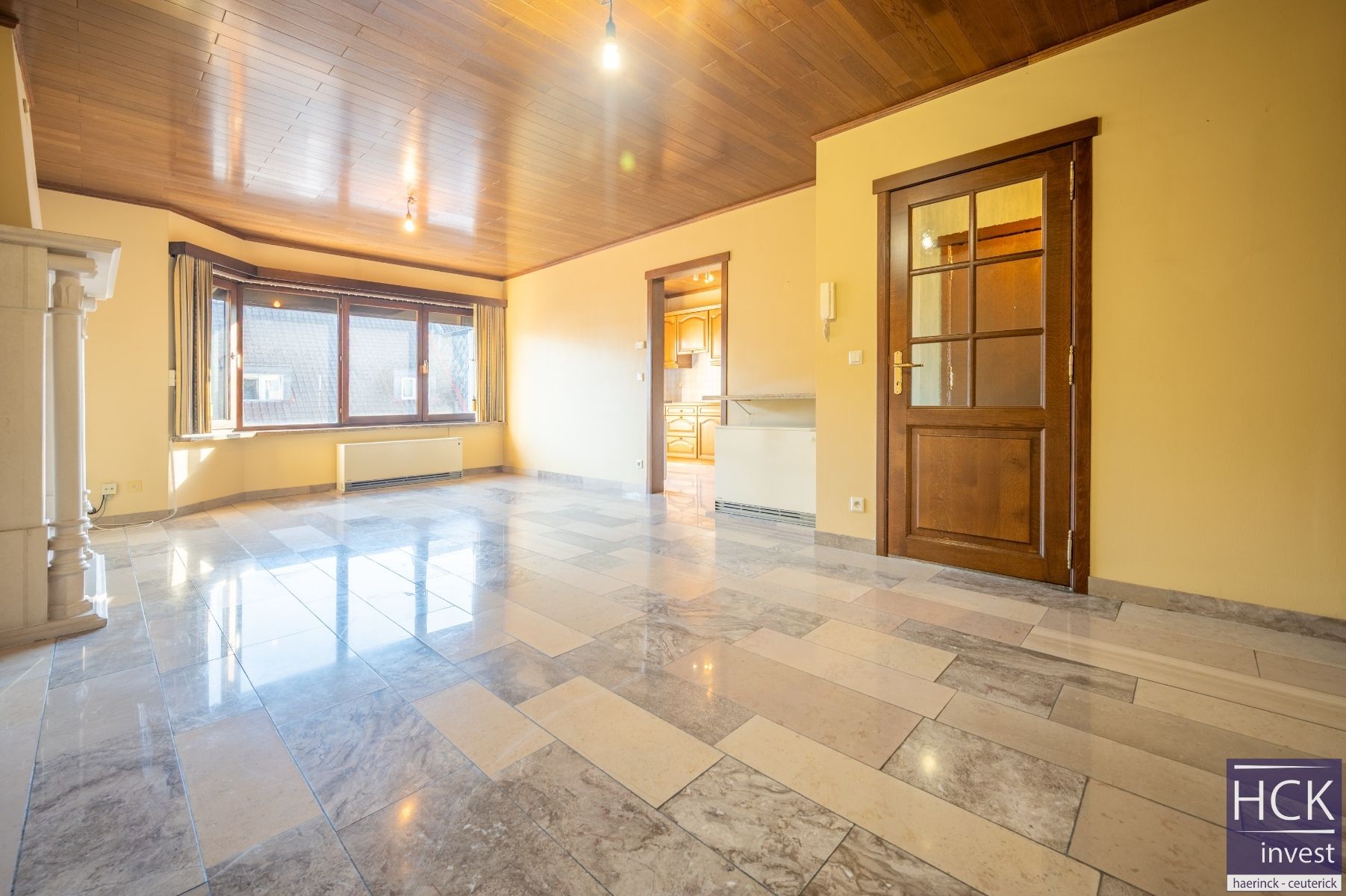 DEINZE - Luxueus afgewerkt APP. met 2 SLPK. én garagebox op toplocatie foto 5