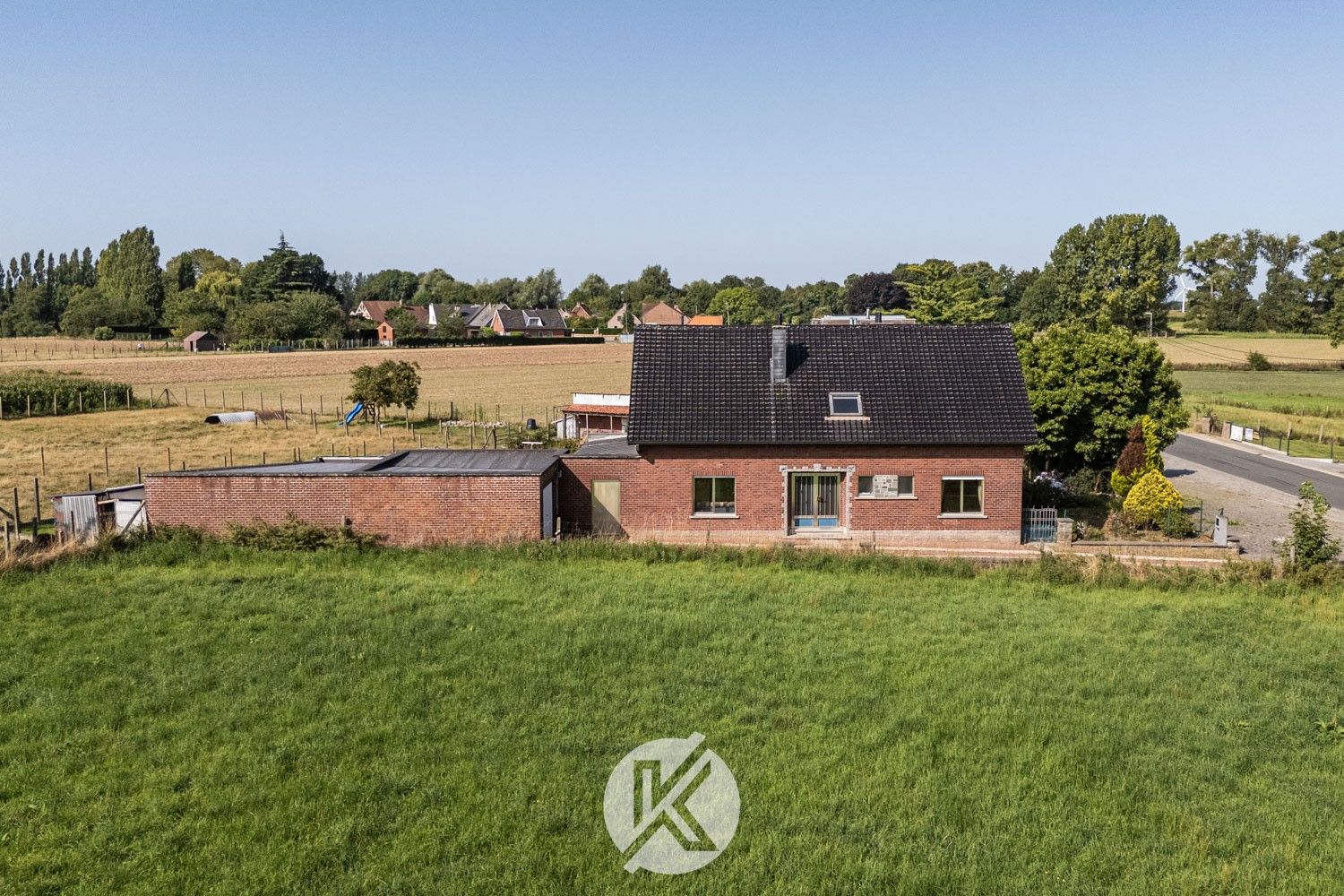 Robuuste woning met omliggende weides foto 16
