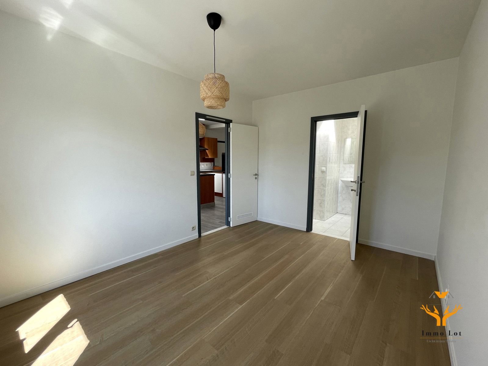 TE HUUR: 1-slaapkamerappartement in centrum Berlare foto 6