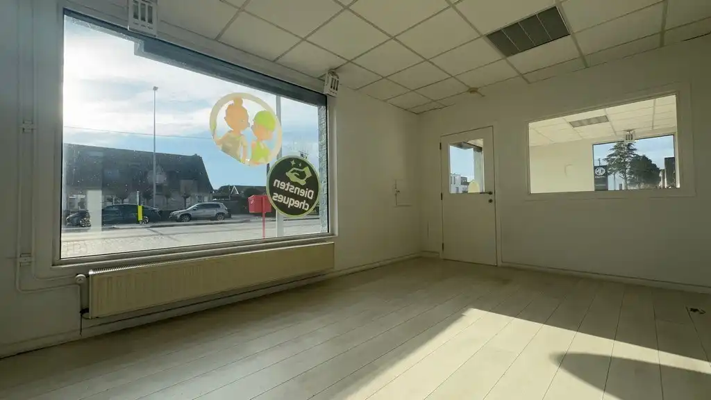 Commercieel gelegen handelspand te koop in Deinze (Astene) foto 2