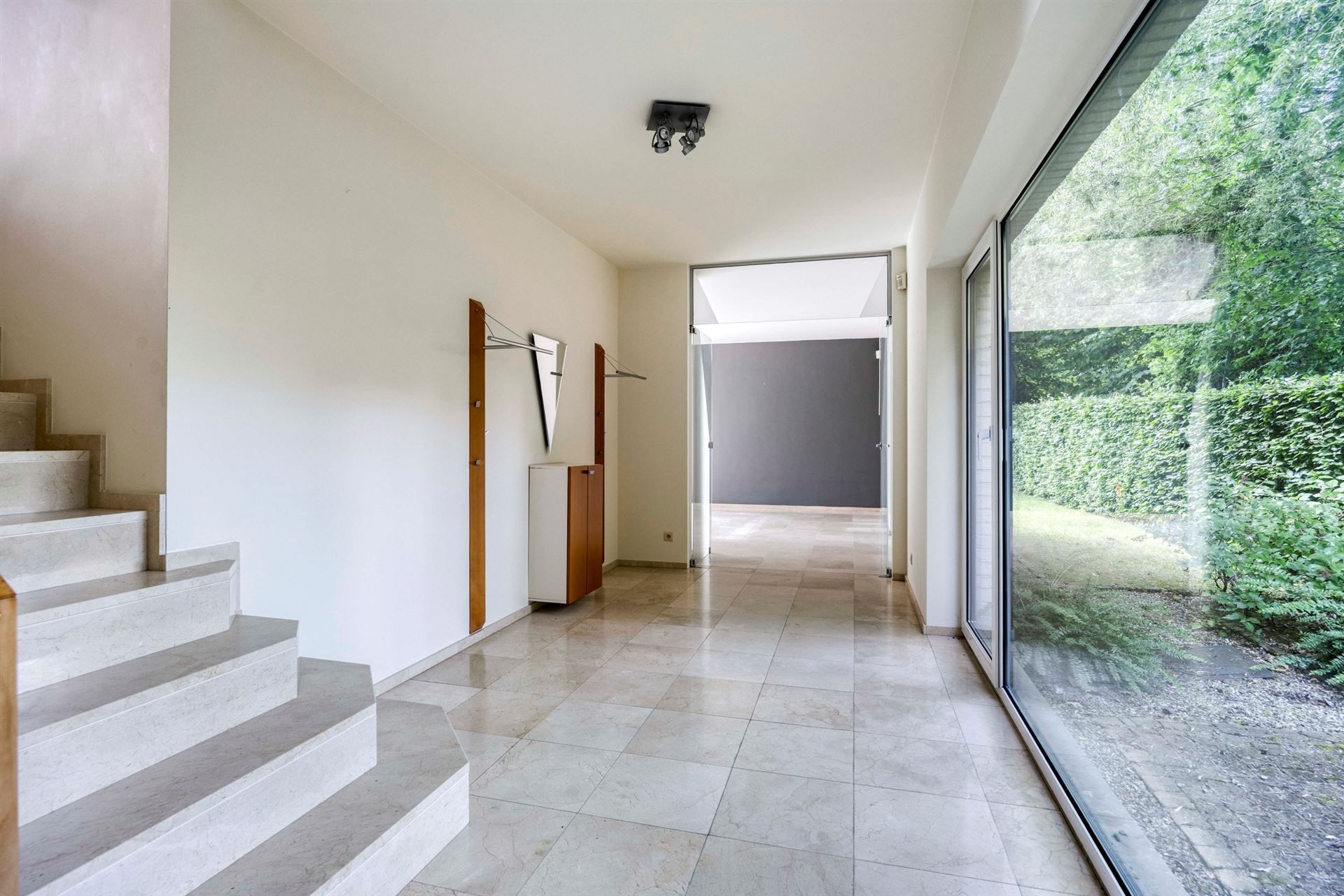 Prachtige moderne villa in rustige wijk foto 5