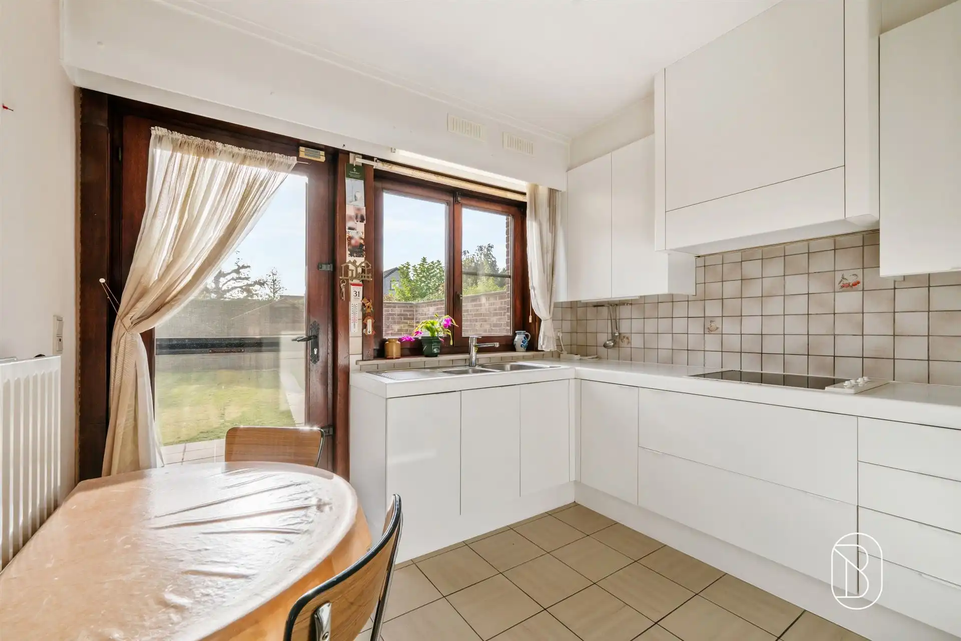 Rustig gelegen bungalow met ruime tuin foto 9
