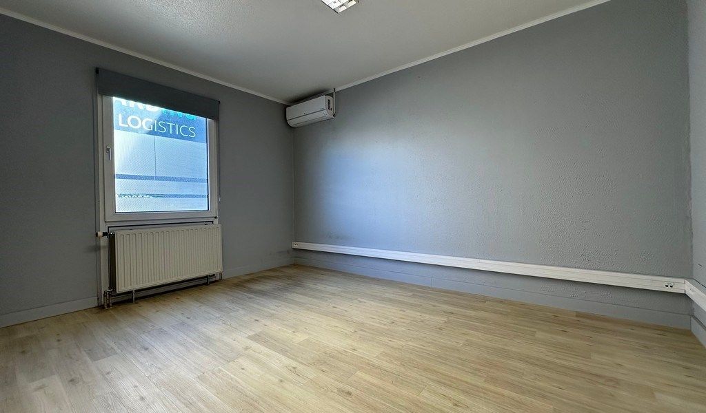 Alleenstaand kantoor te huur langs R4 te Wondelgem foto 7