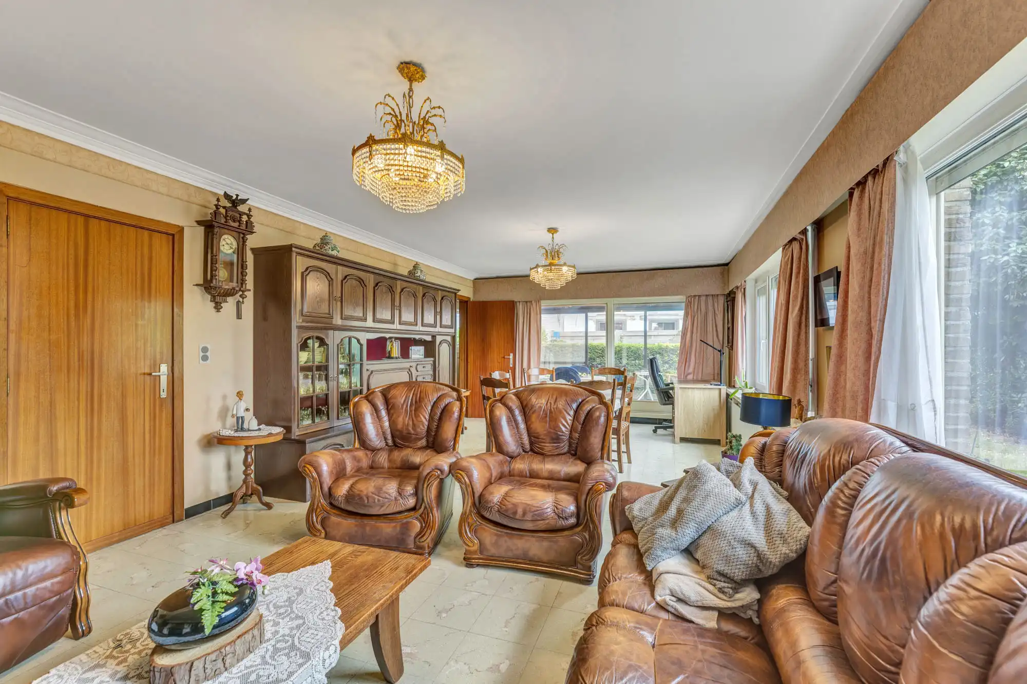 Ruime bungalow met uitzonderlijk potentieel op toplocatie foto 5