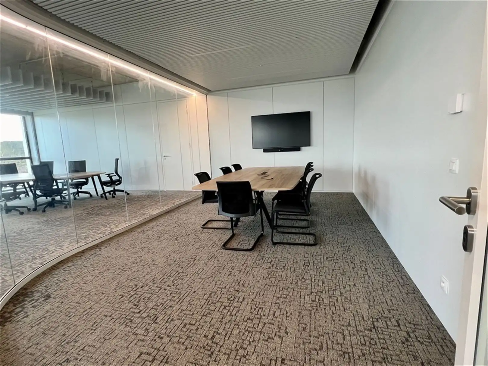 Nieuwbouw kantoren langs The Loop foto 6