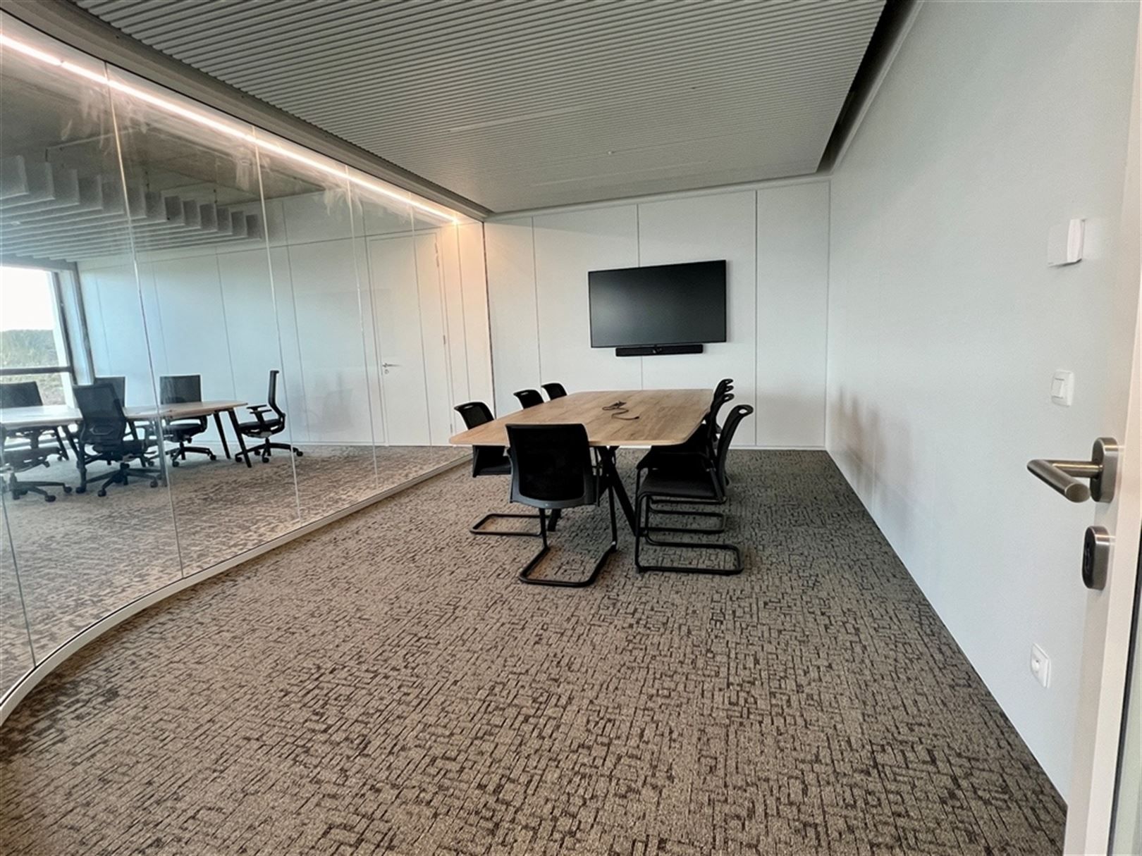 Nieuwbouw kantoren langs The Loop foto 6