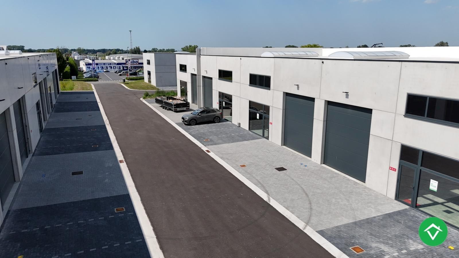 Loods te koop – 145 m² met 2 parkeerplaatsen inbegrepen op de industriezone te Ichtegem foto 7