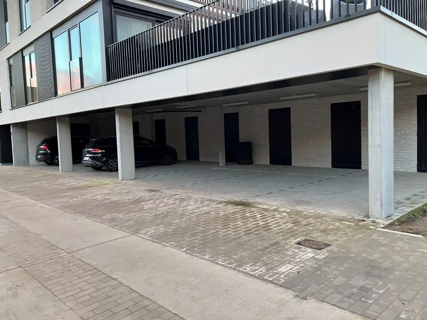 Nieuw gelijkvloers 1-slaapkamerappartement met autostaanplaats en berging! foto 10