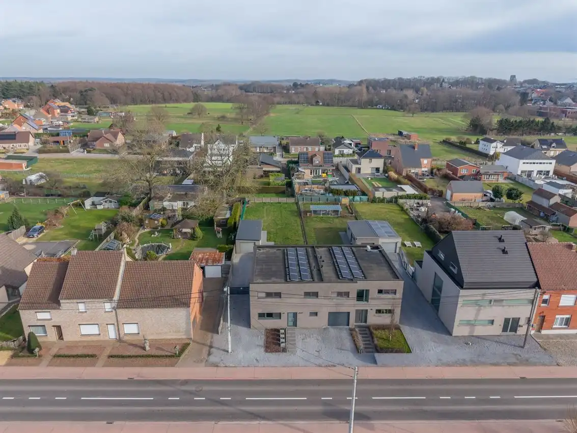 E28 | 2016/ Zonnepanelen | 3 slaapkamers | Grote tuin | Aparte garage | Nabij E314 en groen foto 44