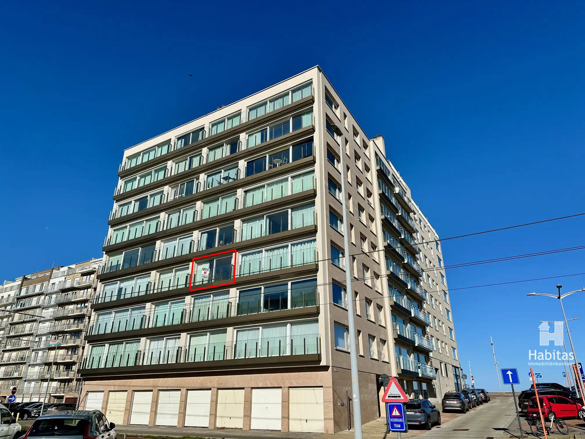 Verrassend ruime studio op 3de verdieping foto {{pictureIndex}}