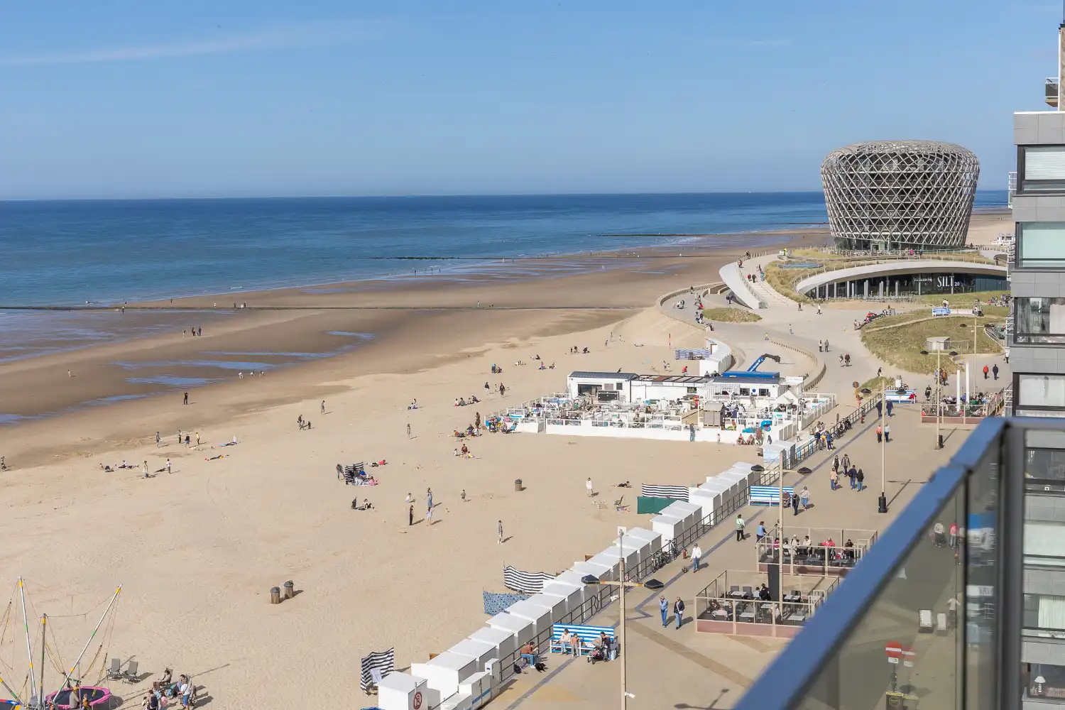 Prachtig gerenoveerd appartement in gerenoveerd gebouw met frontaal zeezicht! foto 8