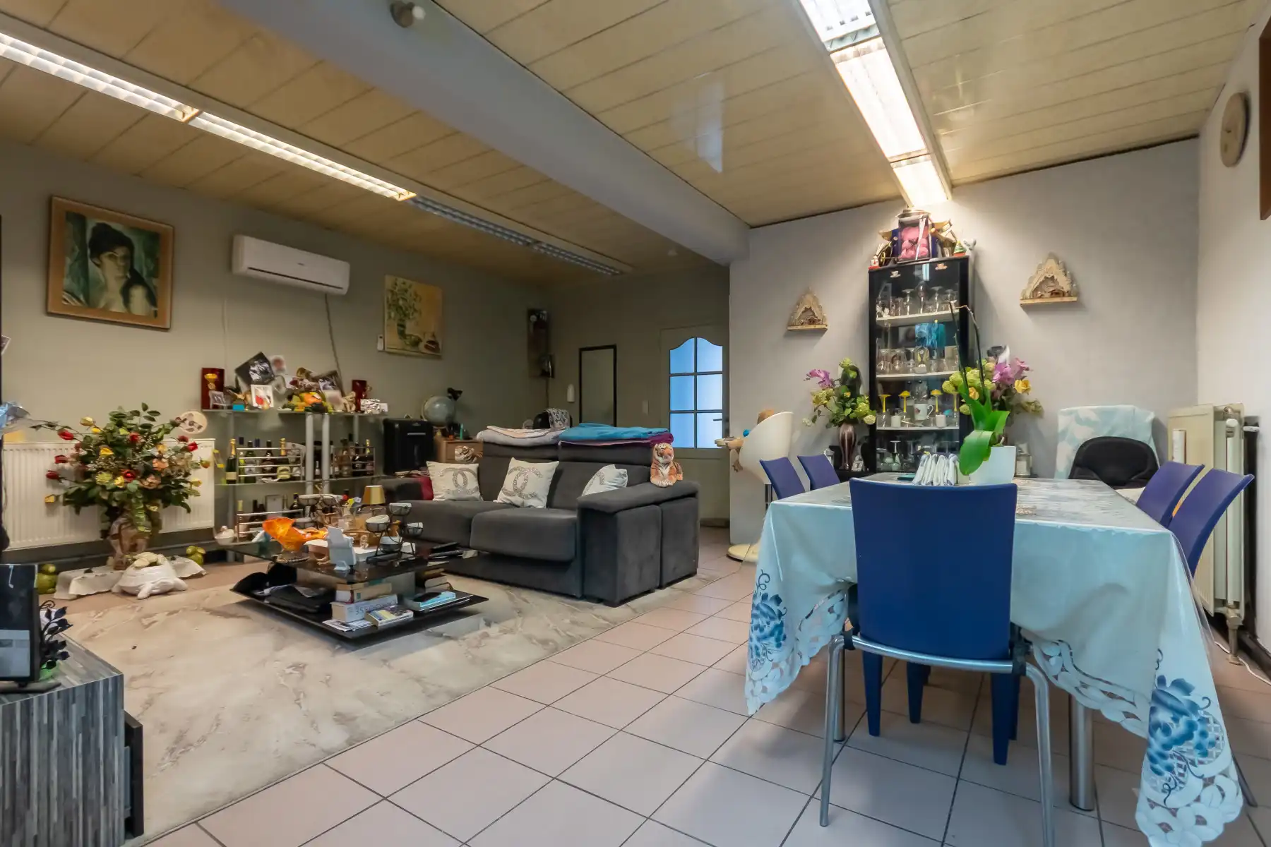 Handelshuis met commercieel gelijkvloers en appartement foto 2