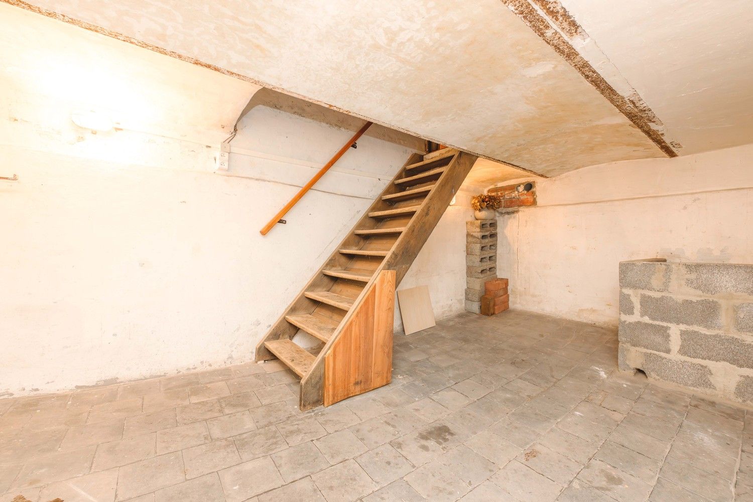 Halfopen woning met ruime tuin in centrum Ruiselede. foto 10
