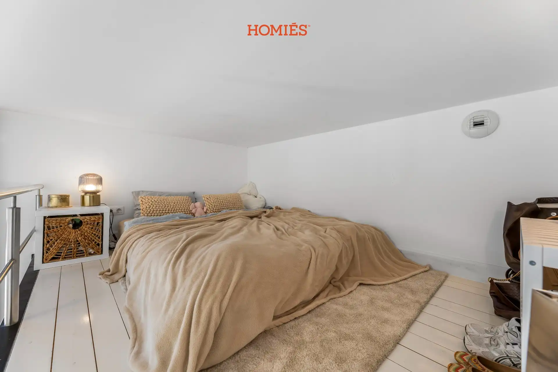 Studentenkamer met hoogslaper nabij het station foto 4