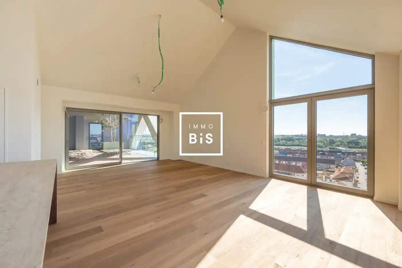 Luxueus afgewerkt appartement 141 m² met ruim terras, aangelegde tuin en adembenemende zichten.  foto 2