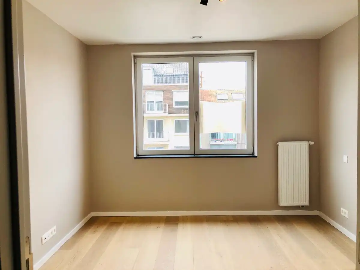 Modern 1 SLPK Appartement met terras en staanplaats foto 8