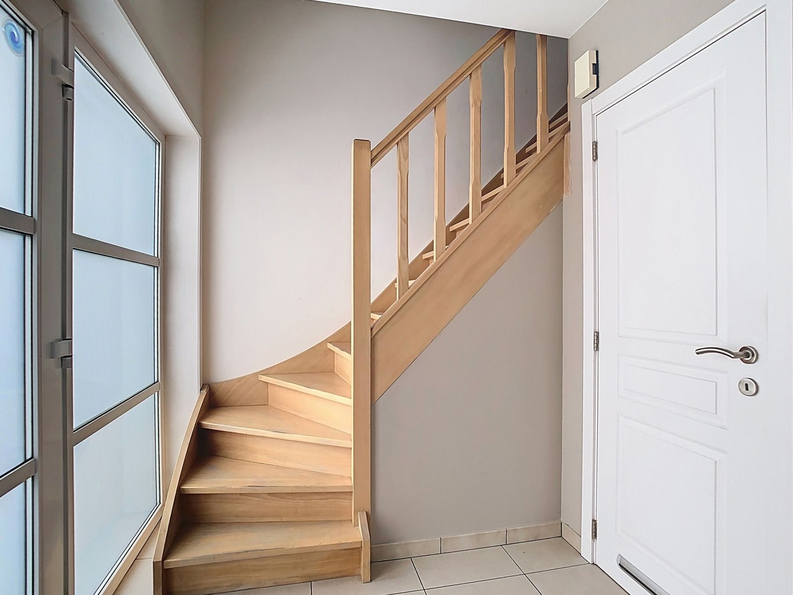 Recente, halfopen én Instapklare Woning met 3 SLPK én tuin! foto 2