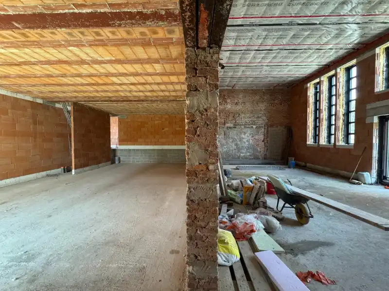 Bedrijfspand met woning foto 5