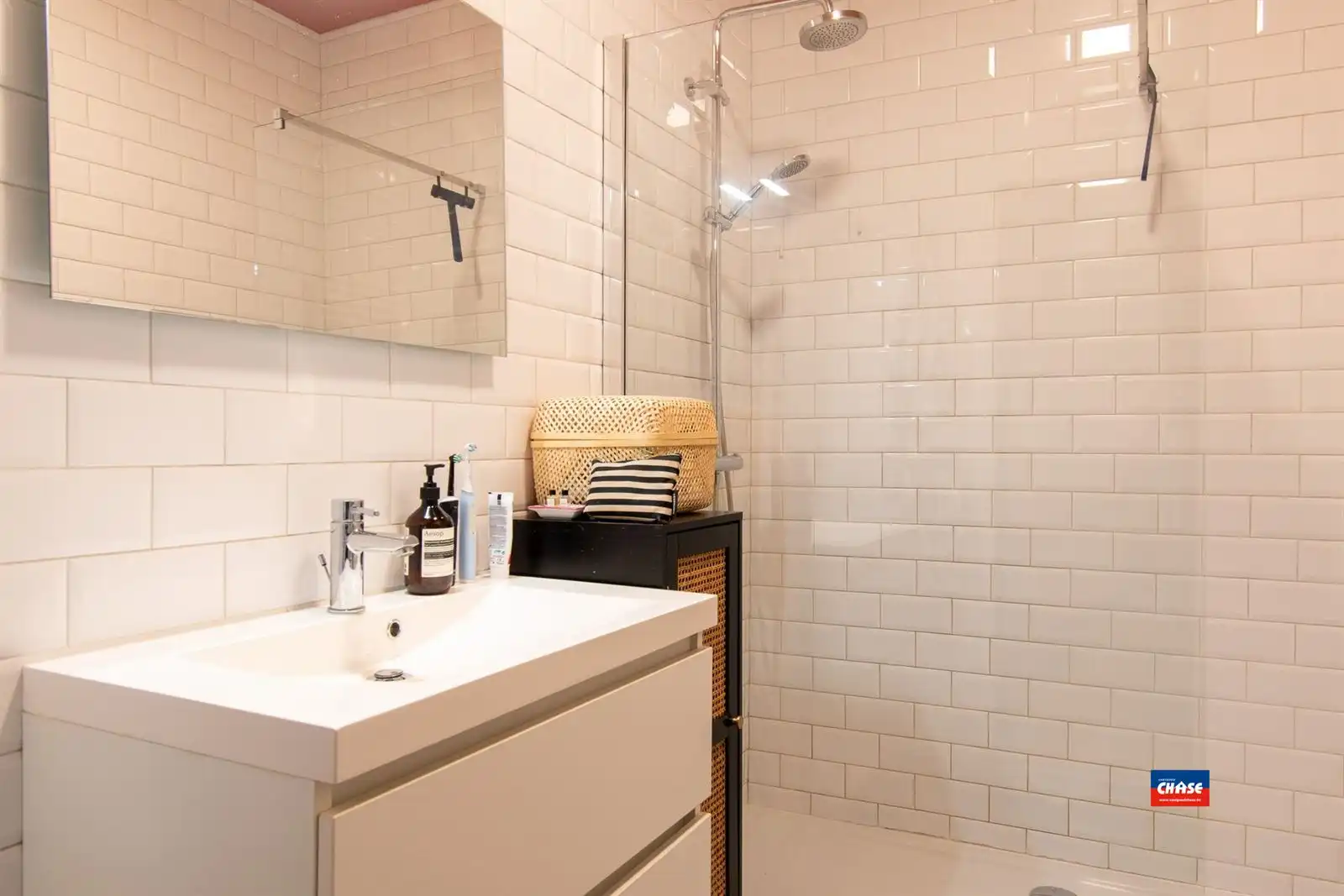Ruim, instapklaar appartement met drie slaapkamers en terras gelegen op toplocatie! foto 8