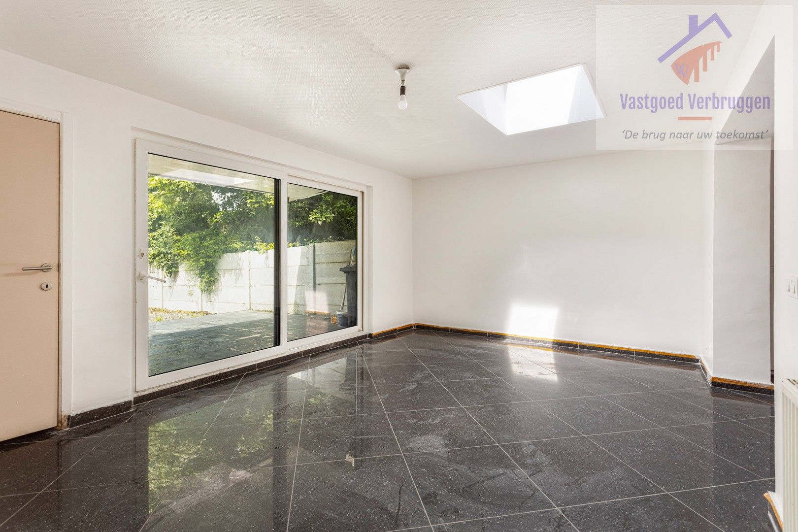 Centraal gelegen ruime woning met 5 slaapkamers, 2 badkamers en tuin! foto 5