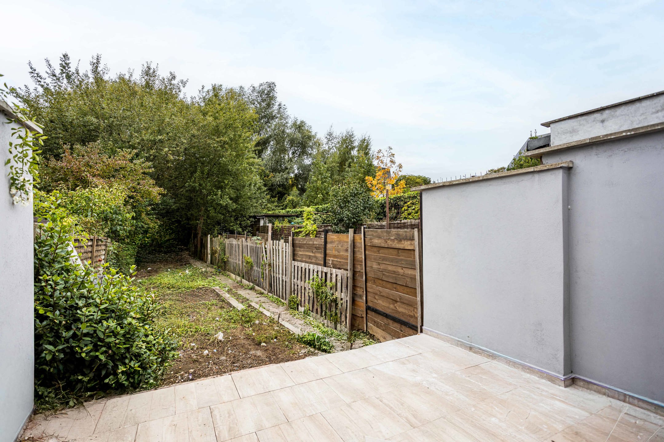 Gerenoveerde rijwoning met 3 slaapkamers en tuin. foto 16