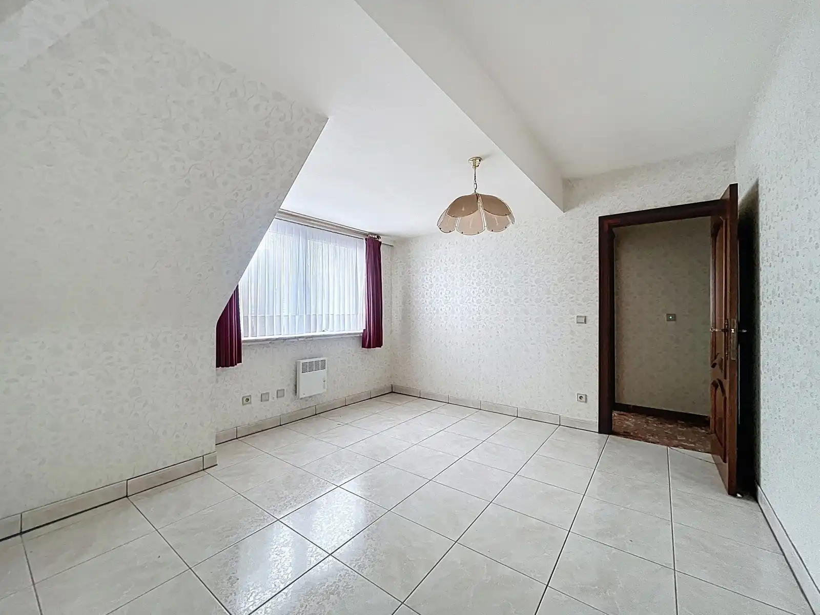 Centraal gelegen én Ruim dakappartement met 2 SLPK! foto 11