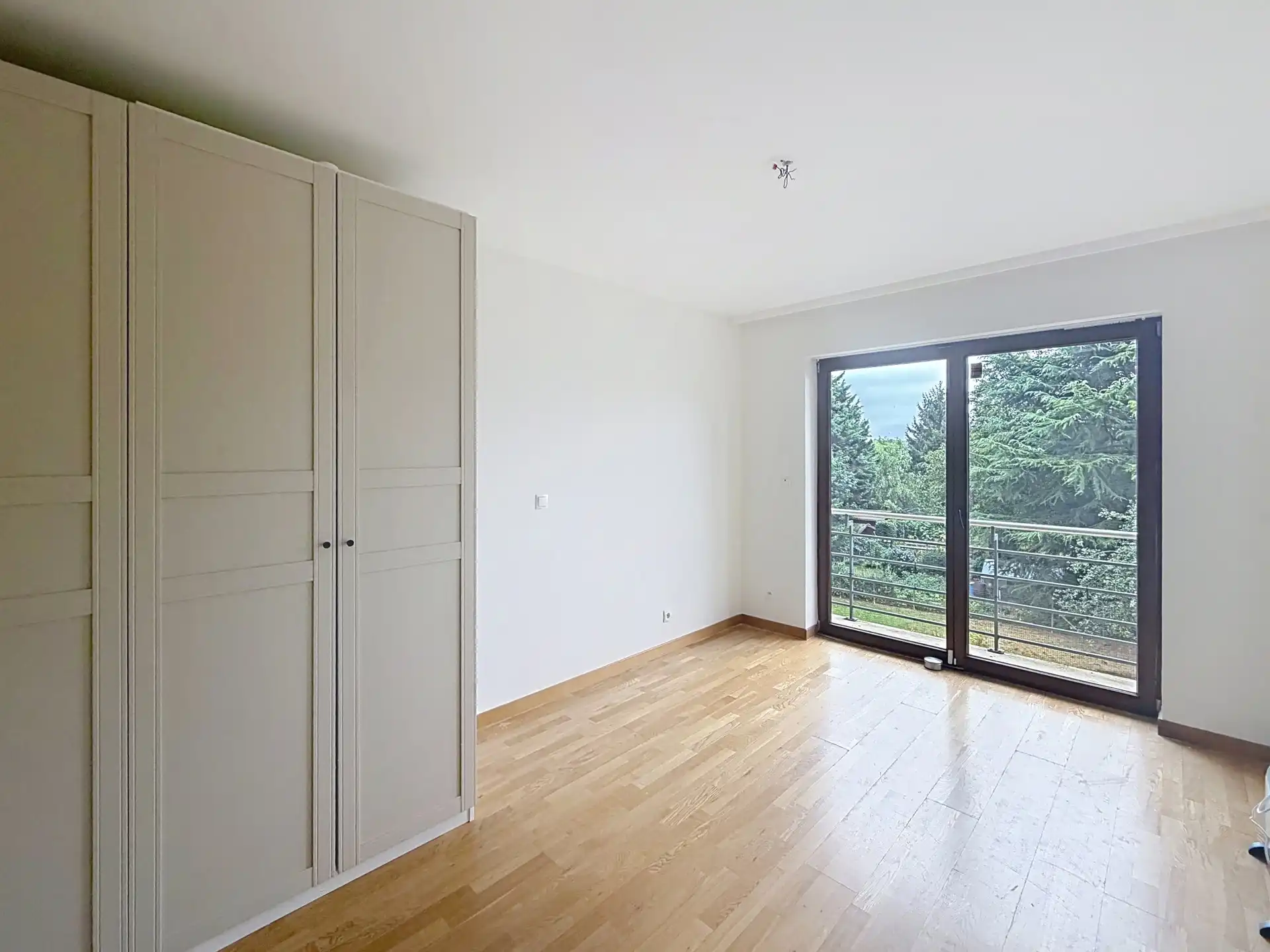 Gerenoveerd appartement met 2 slaapkamers + parkeerplaats foto 13