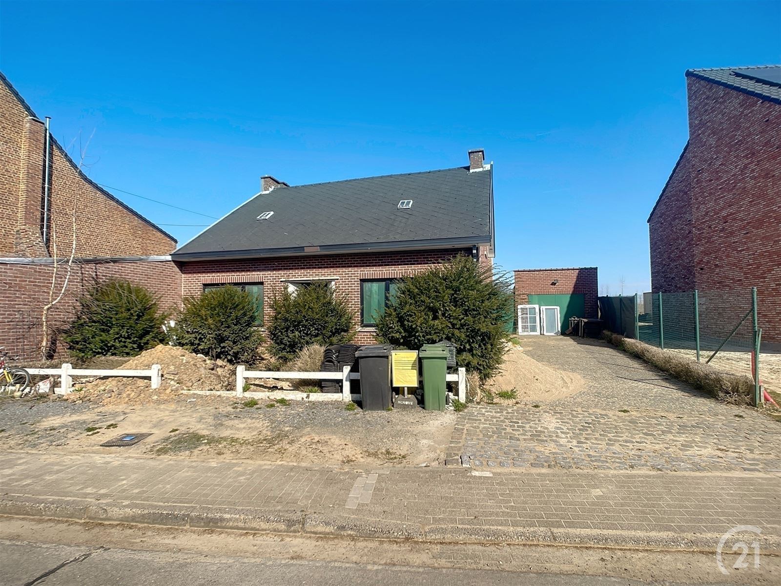 Verder af te werken ruwbouwwoning op 3are37 foto {{pictureIndex}}
