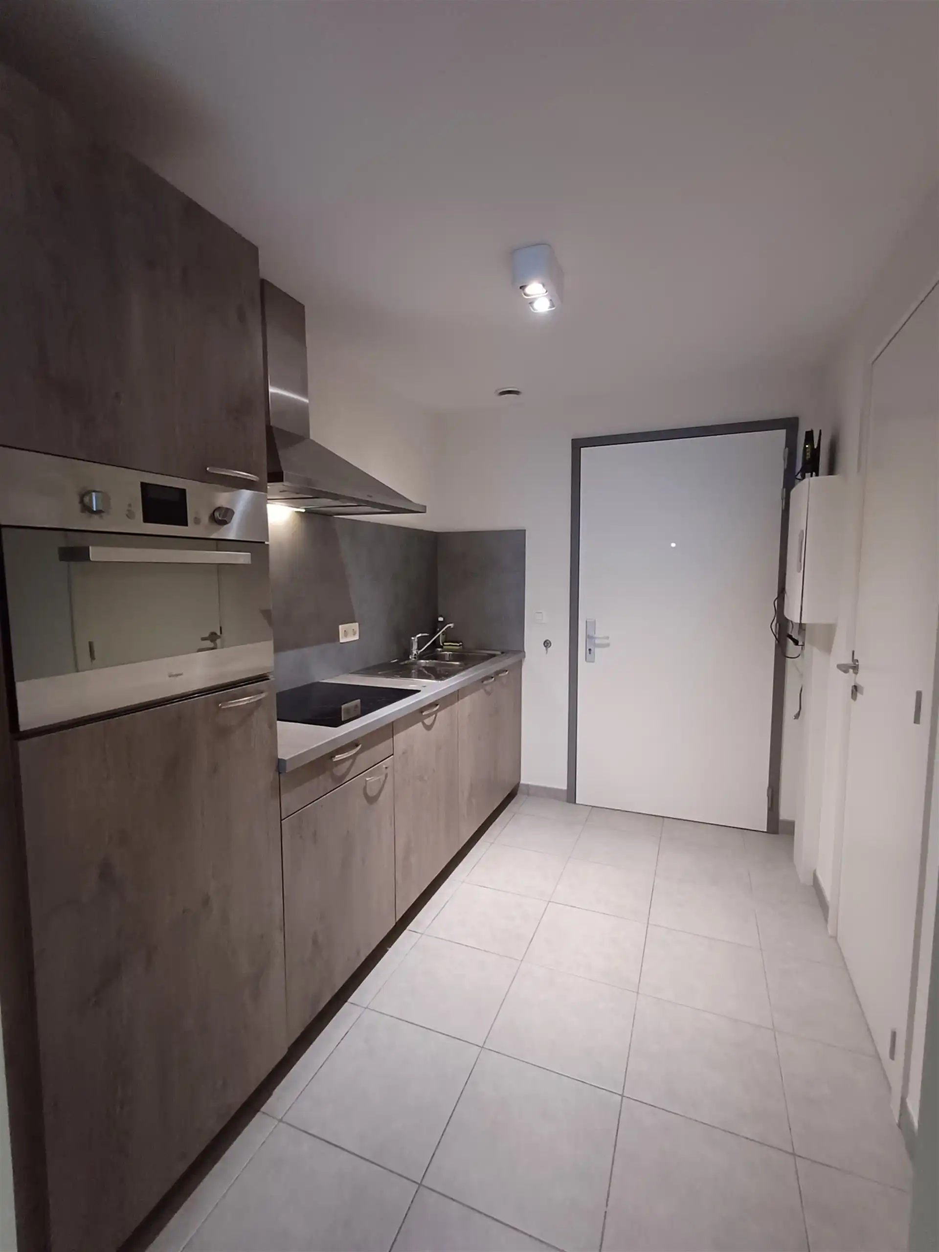 Ruime gemeubileerde studio met parkeerplaats en kelder foto 14